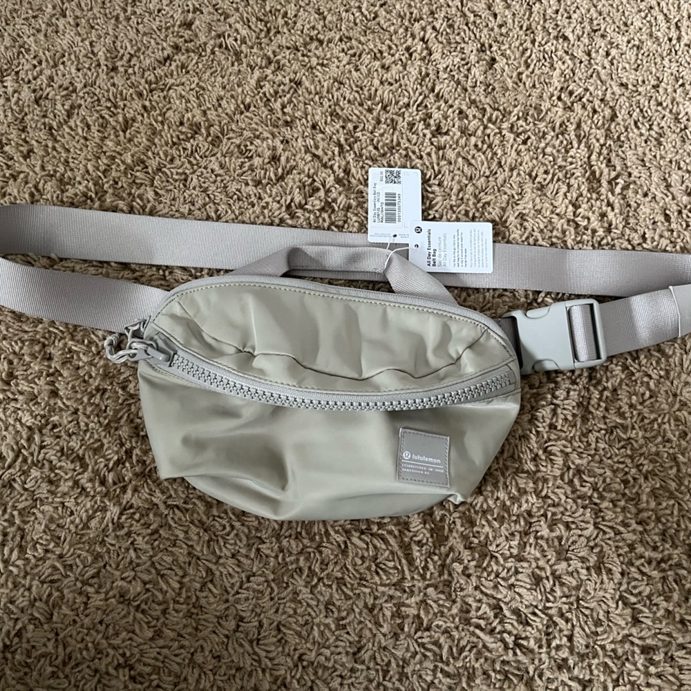Lululemon All day Essentials belt bag 2.5L